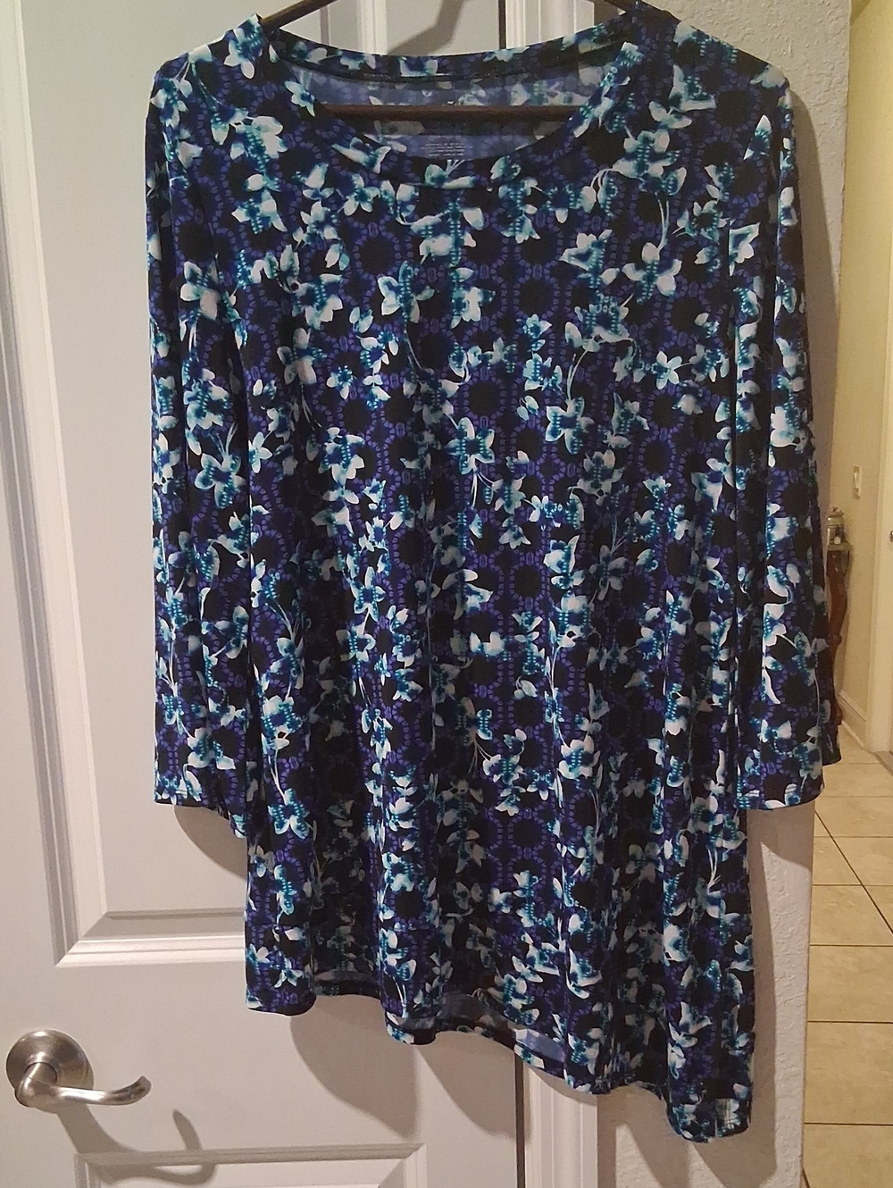 L: East 5th Navy and Teal Floral Long-Sleeve Top